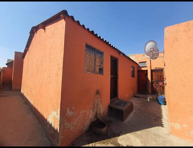 7 BEDROOM HOUSE FOR SALE IN TEMBISA EXT 7